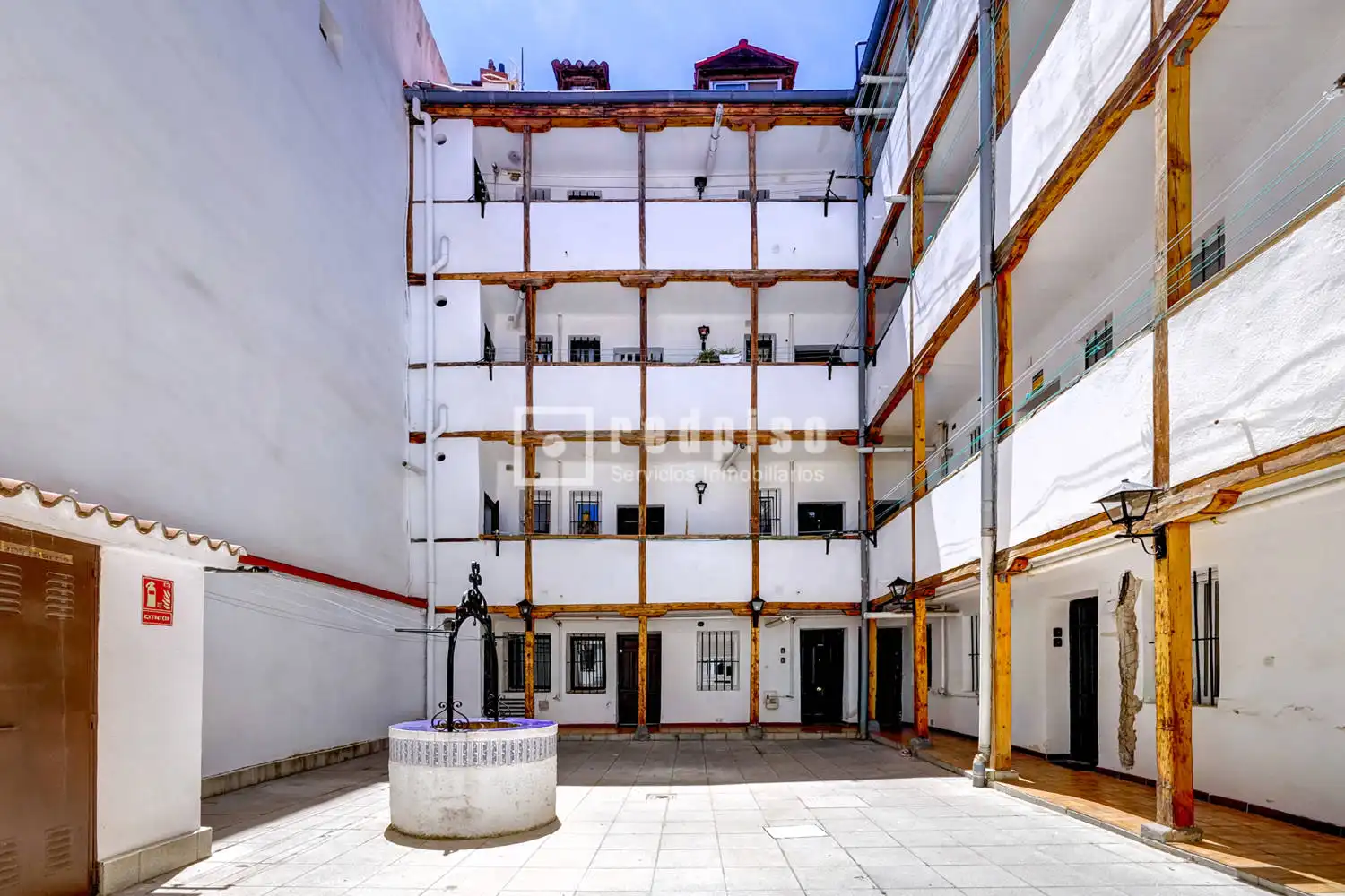 Vista exterior de Estudi en venda en Madrid amb Aire condicionat i Calefacció