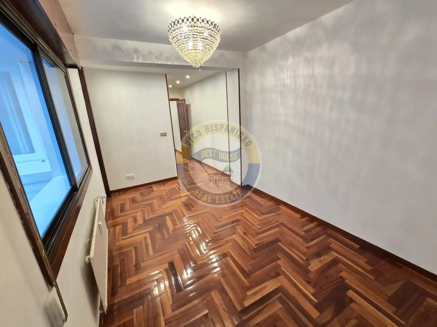 Piso de alquiler en Vigo  con Calefacción, Parquet y Balcón