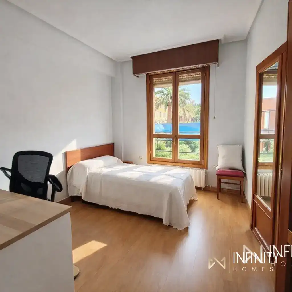 Bedroom of Flat for rent in Bilbao   with Heating