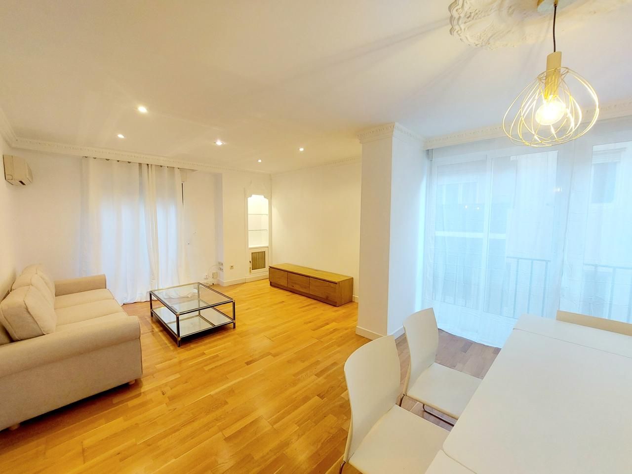 Living room of Flat to rent in Elche / Elx  with Air Conditioner, Parquet flooring and Furnished