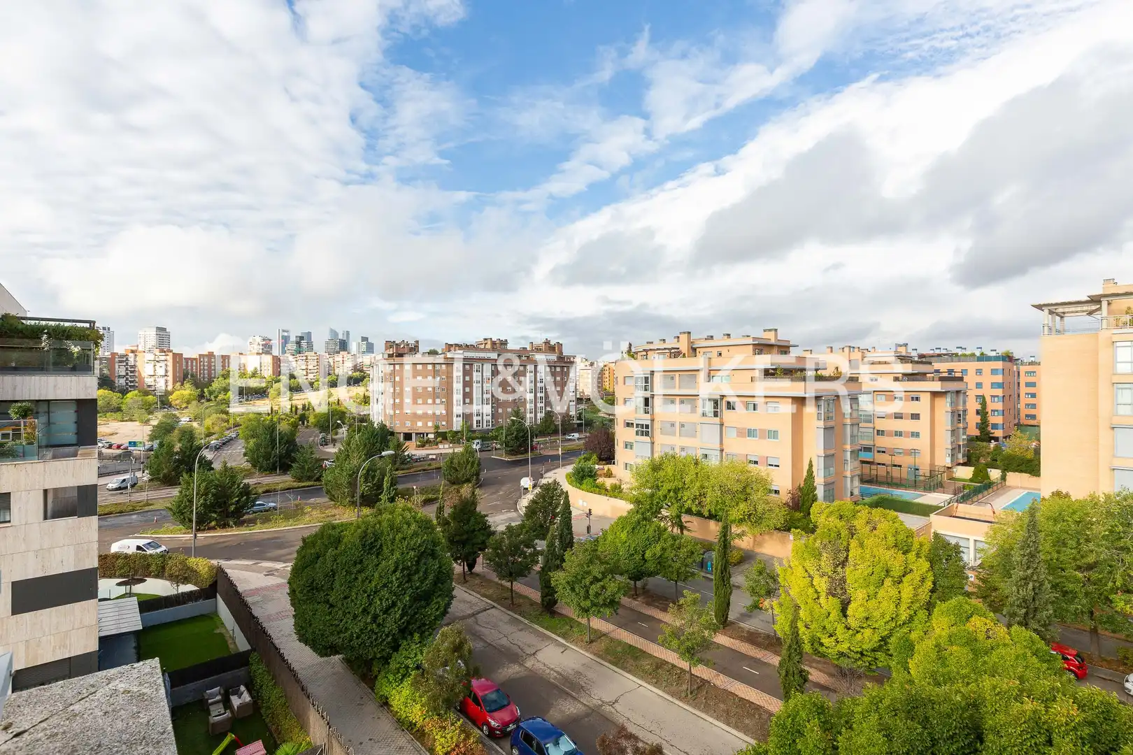 Vista exterior de Pis en venda en Madrid amb Aire condicionat, Calefacció i Jardí privat