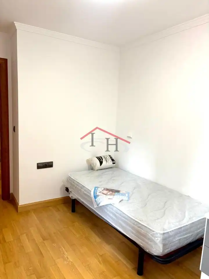 Bedroom of Flat for rent in León Capital   with Heating, Parquet flooring and Terrace
