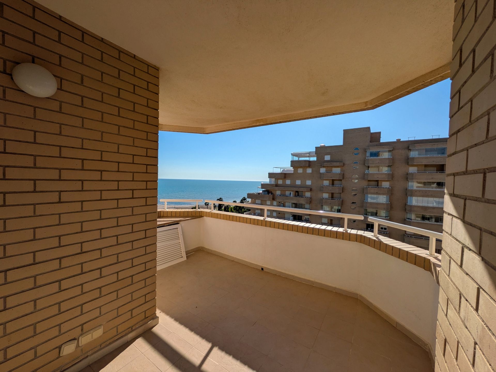 Dormitori de Apartament en venda en Oropesa del Mar / Orpesa amb Terrassa i Piscina comunitària