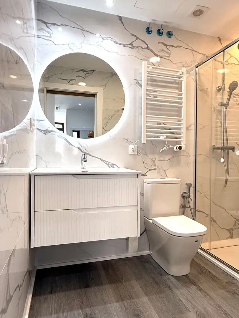 Bathroom of Flat for sale in Sant Boi de Llobregat  with Air Conditioner, Heating and Parquet flooring