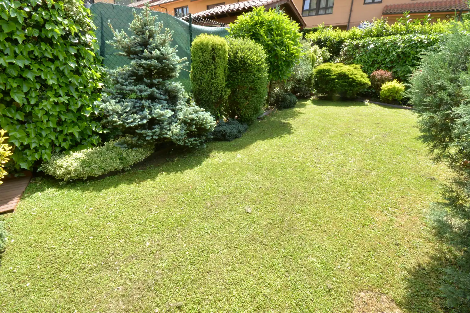 Jardín de Casa adosada en venta en Morcín con Calefacción, Jardín privado y Terraza