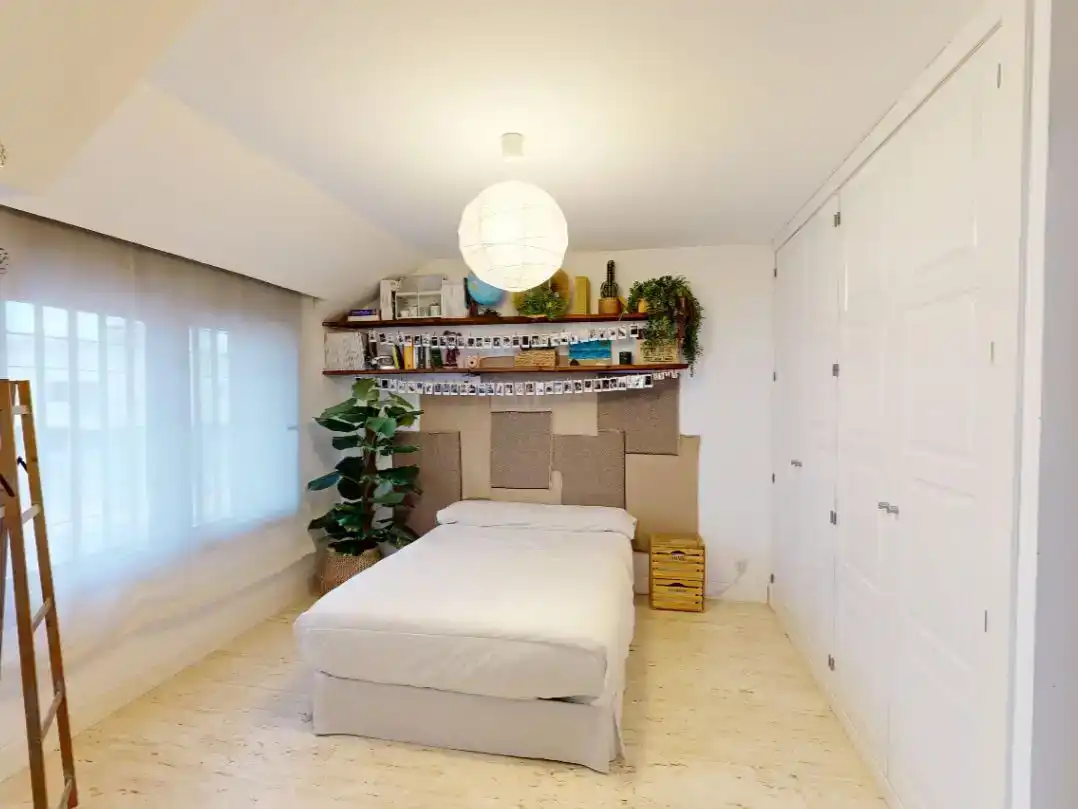 Bedroom of Flat for sale in Boadilla del Monte  with Air Conditioner, Private garden and Parquet flooring