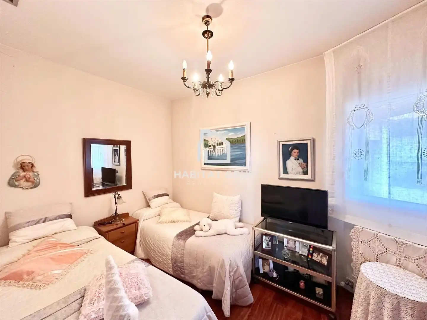 Habitación de Casa o chalet en venta en Girona con Aire acondicionado, Calefacción y Jardín privado