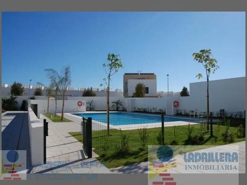 Piscina de Casa adosada de lloguer en Conil de la Frontera amb Aire condicionat, Traster i Moblat