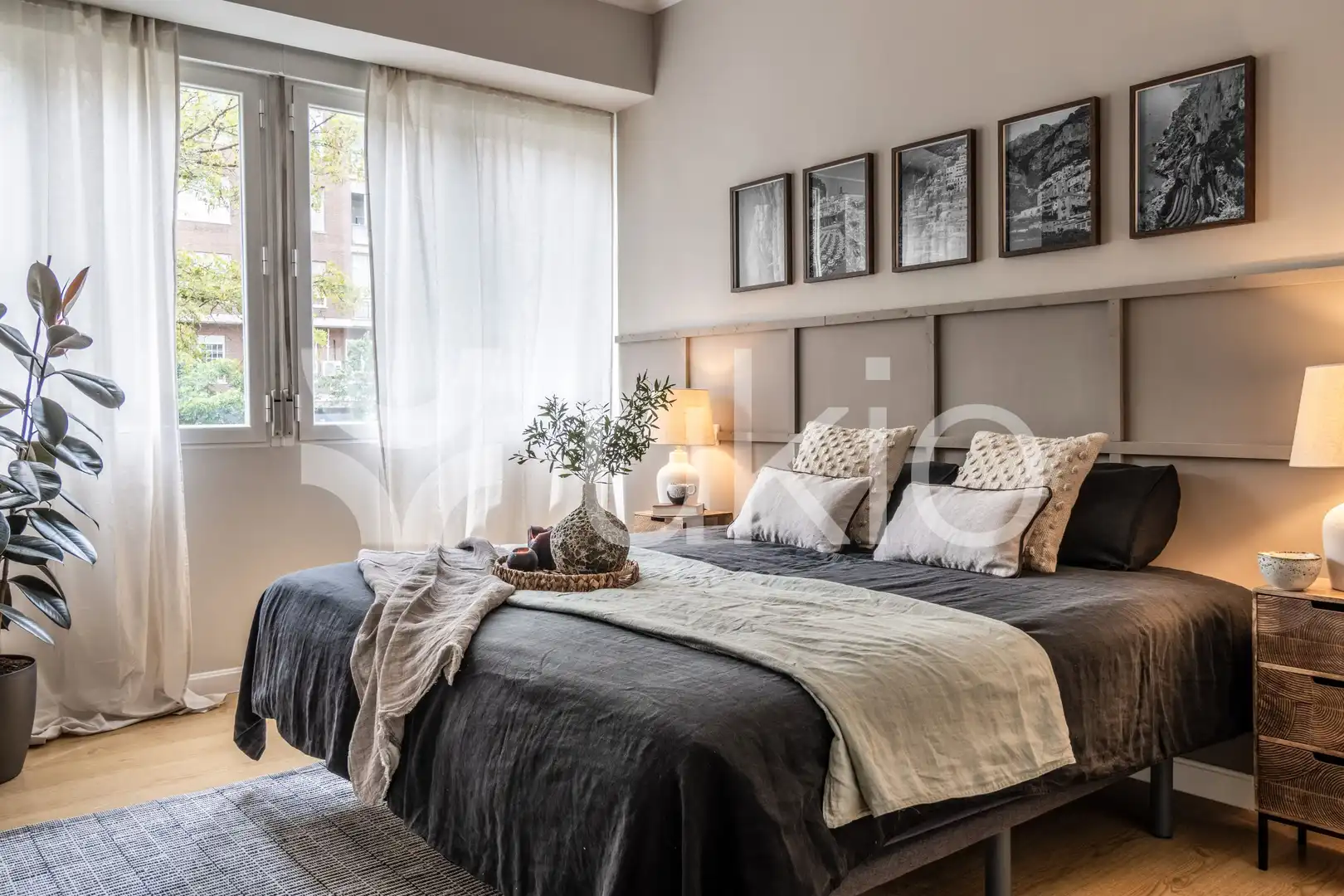 Dormitori de Apartament de lloguer en Madrid amb Aire condicionat, Calefacció i Moblat