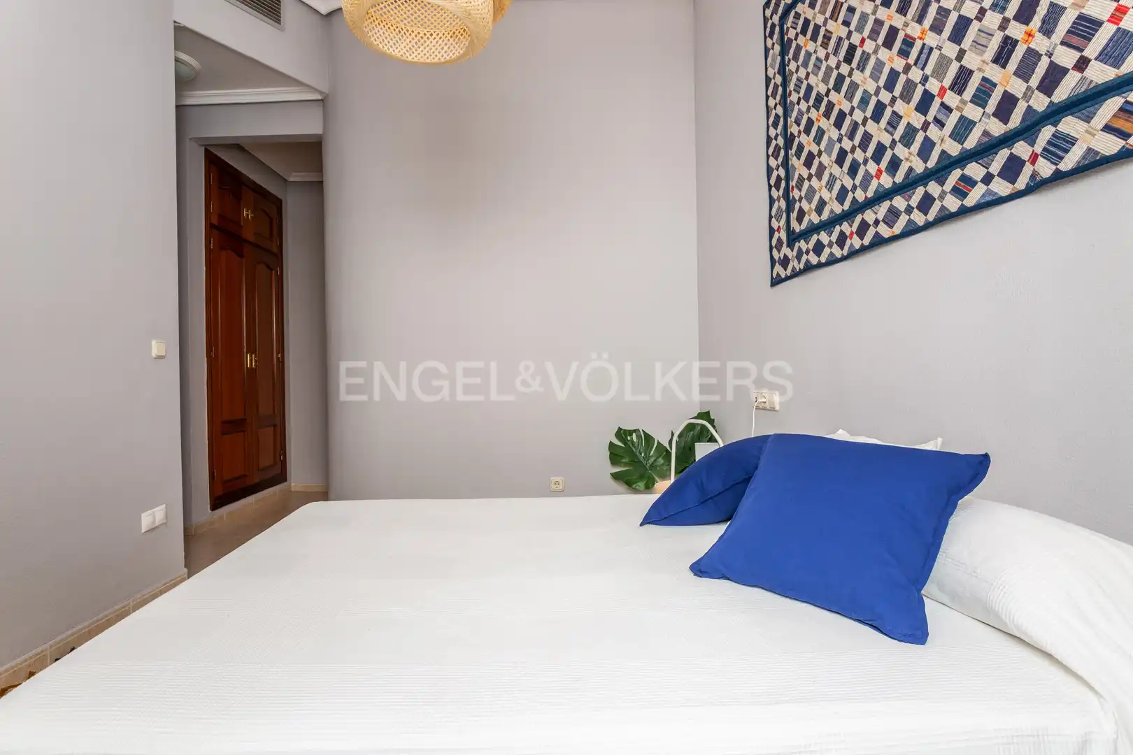 Dormitori de Apartament de lloguer en Sevilla amb Aire condicionat, Calefacció i Moblat