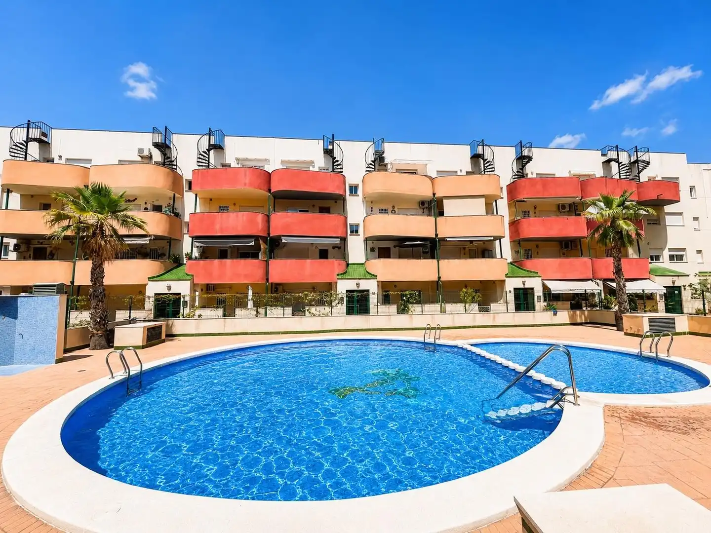 Piscina de Piso en venta en Almoradí con Aire acondicionado, Terraza y Amueblado