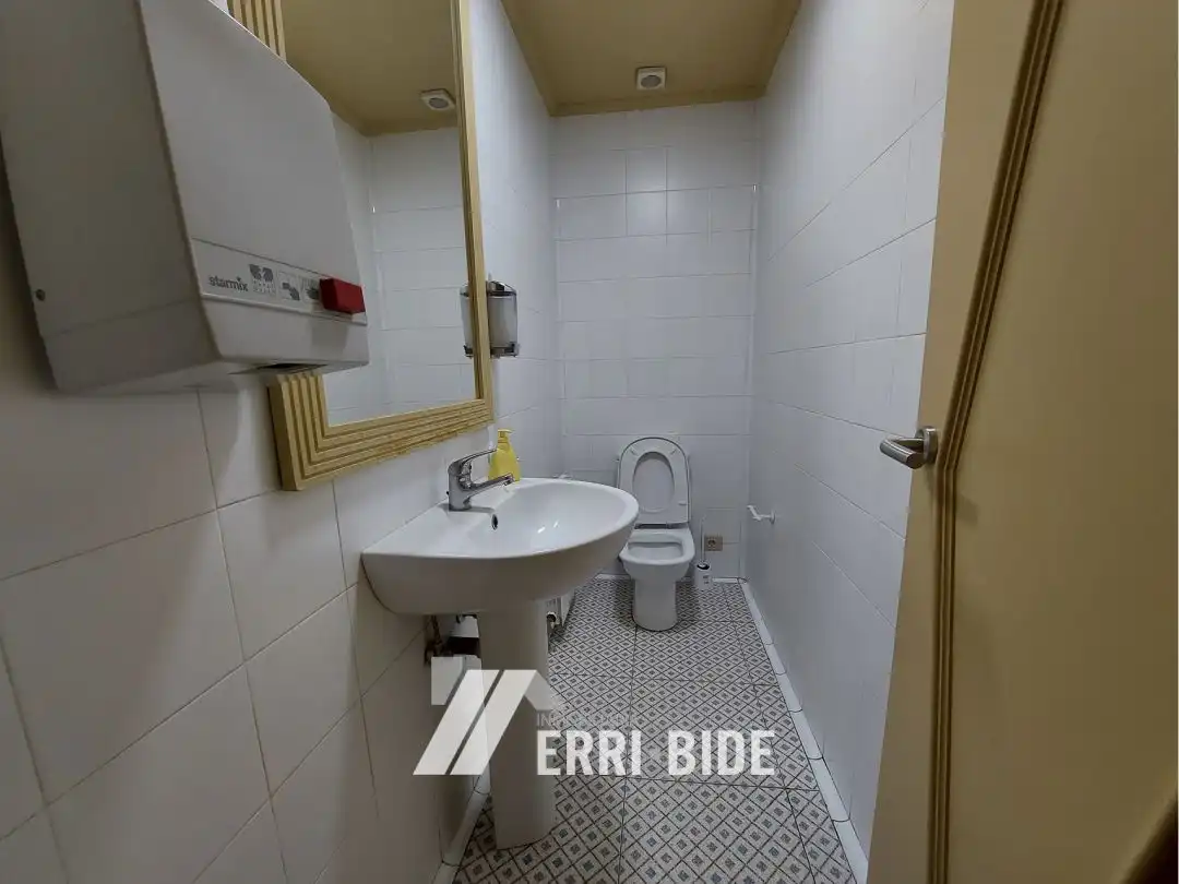 Baño de Local en venta en Mungia con Aire acondicionado