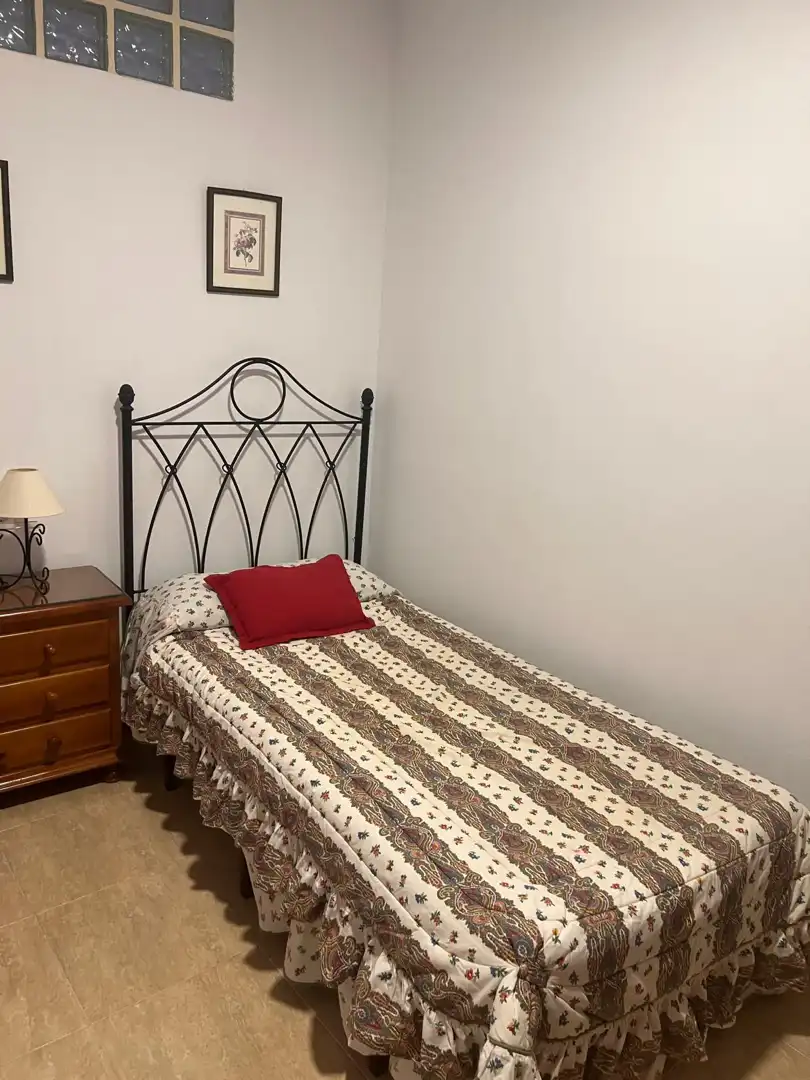 Habitación de Piso de alquiler en Ronda con Amueblado