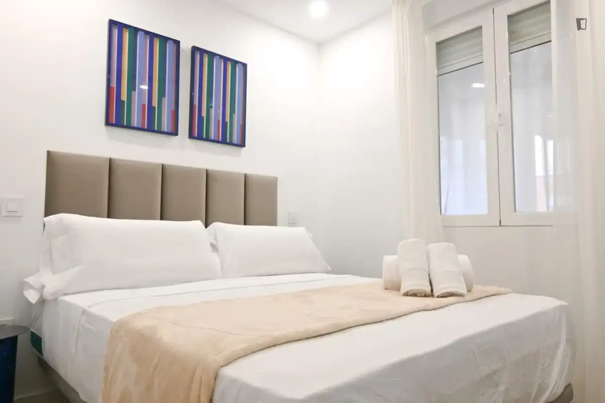 Schlafzimmer von Wohnungen zur Miete in Madrid mit Klimaanlage, Heizung und Möbliert