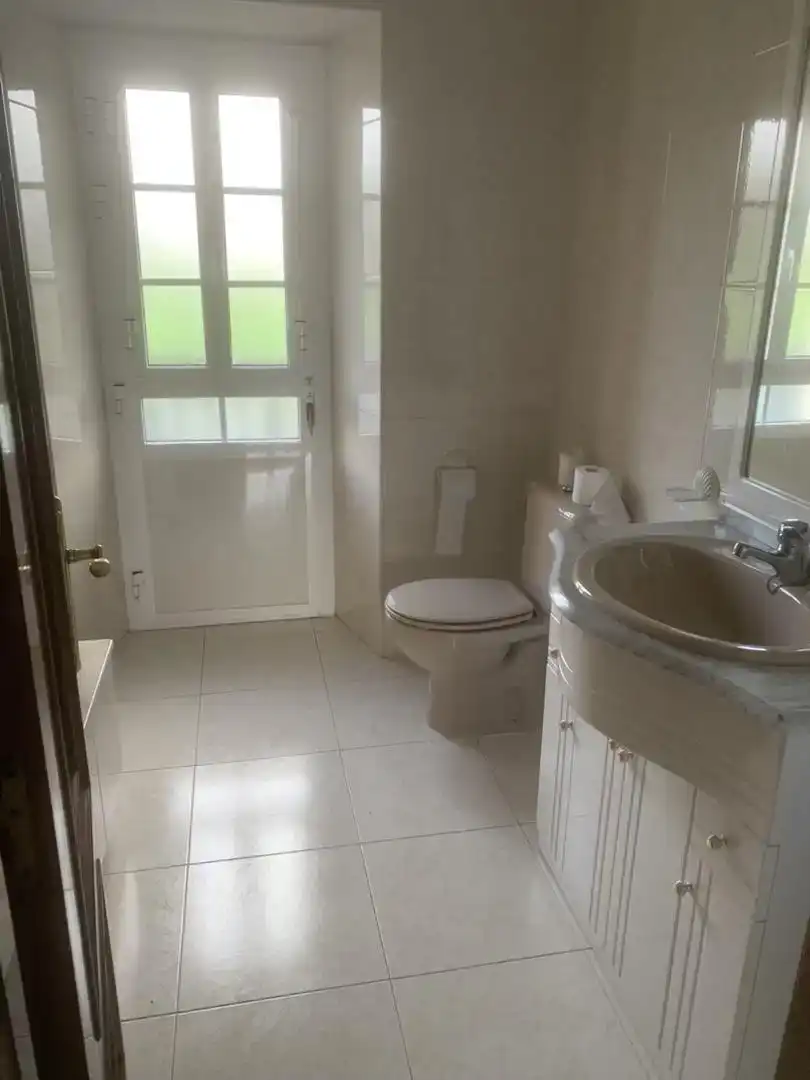 Baño de Piso en venta en Aranga con Jardín privado, Trastero y Amueblado