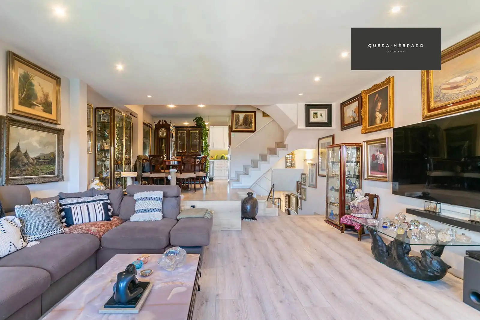 Sala de estar de Casa adosada en venta en Sant Cugat del Vallès con Calefacción, Parquet y Terraza