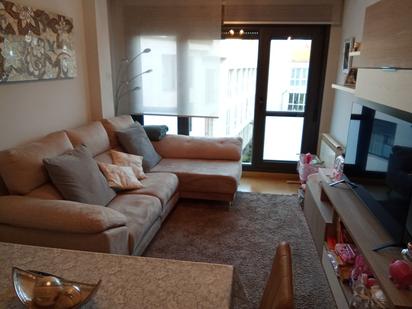 Sala d'estar de Dúplex en venda en Torrelavega  amb Calefacció, Parquet i Traster