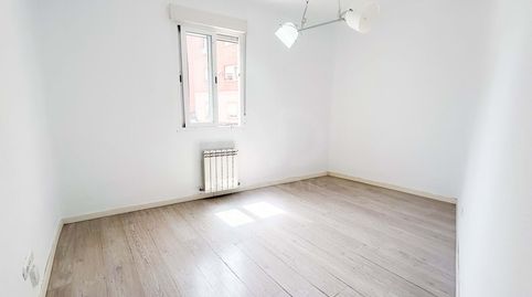 Foto 3 de Piso en venta en Almendrales, Madrid Capital