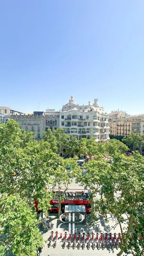 Außenansicht von Wohnung zur Miete in Barcelona mit Klimaanlage, Heizung und Parkett