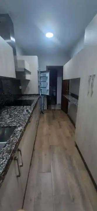 Cuina de Pis de lloguer en Granada amb Aire condicionat, Calefacció i Terrassa