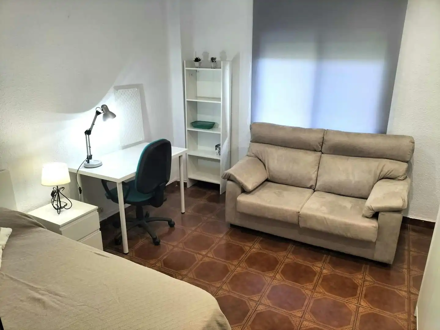 Bedroom of Flat for share in Valencia  with Air Conditioner, Heating and Furnished