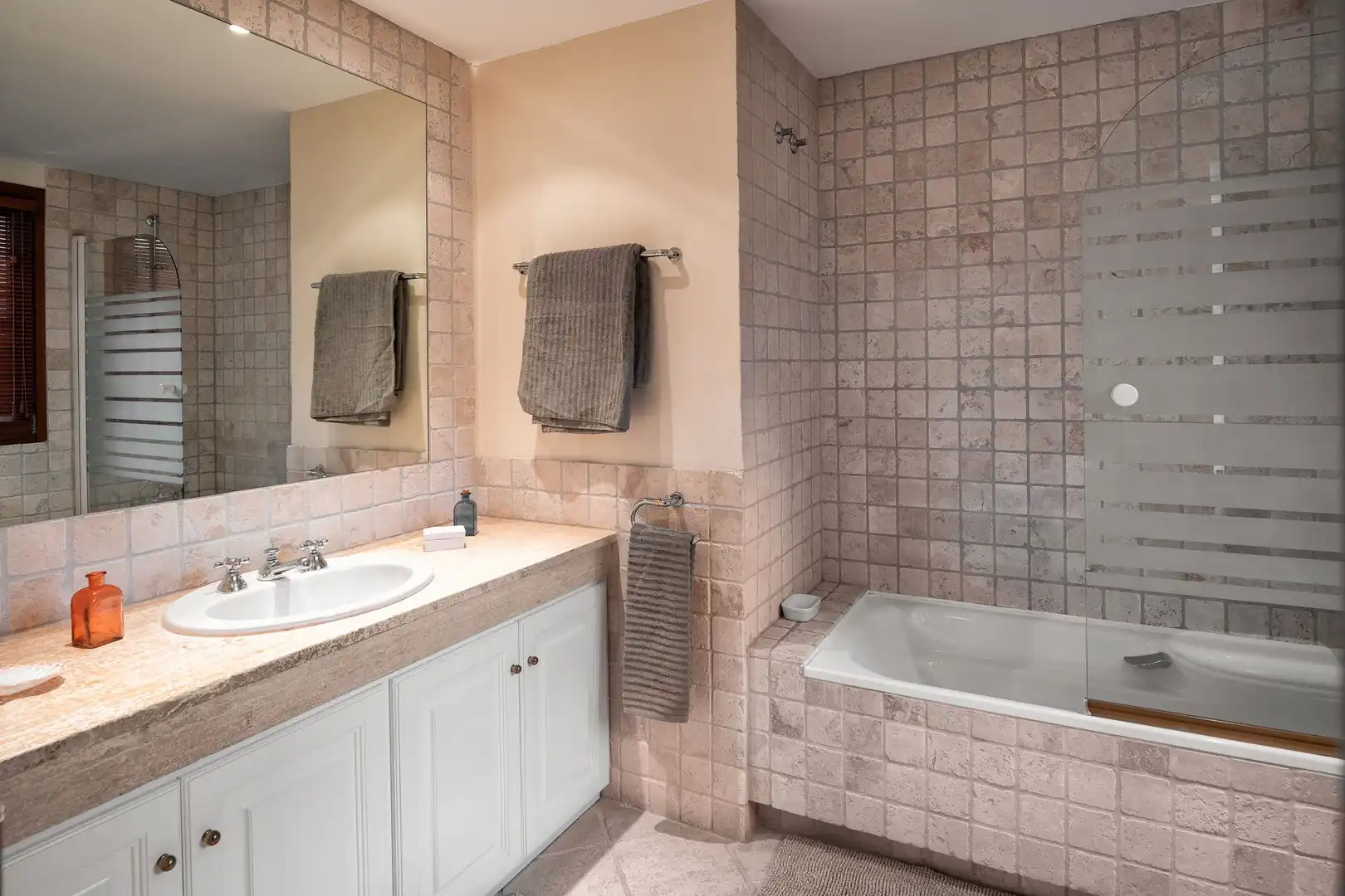 Baño de Casa o chalet de alquiler en Estepona con Aire acondicionado, Jardín privado y Terraza