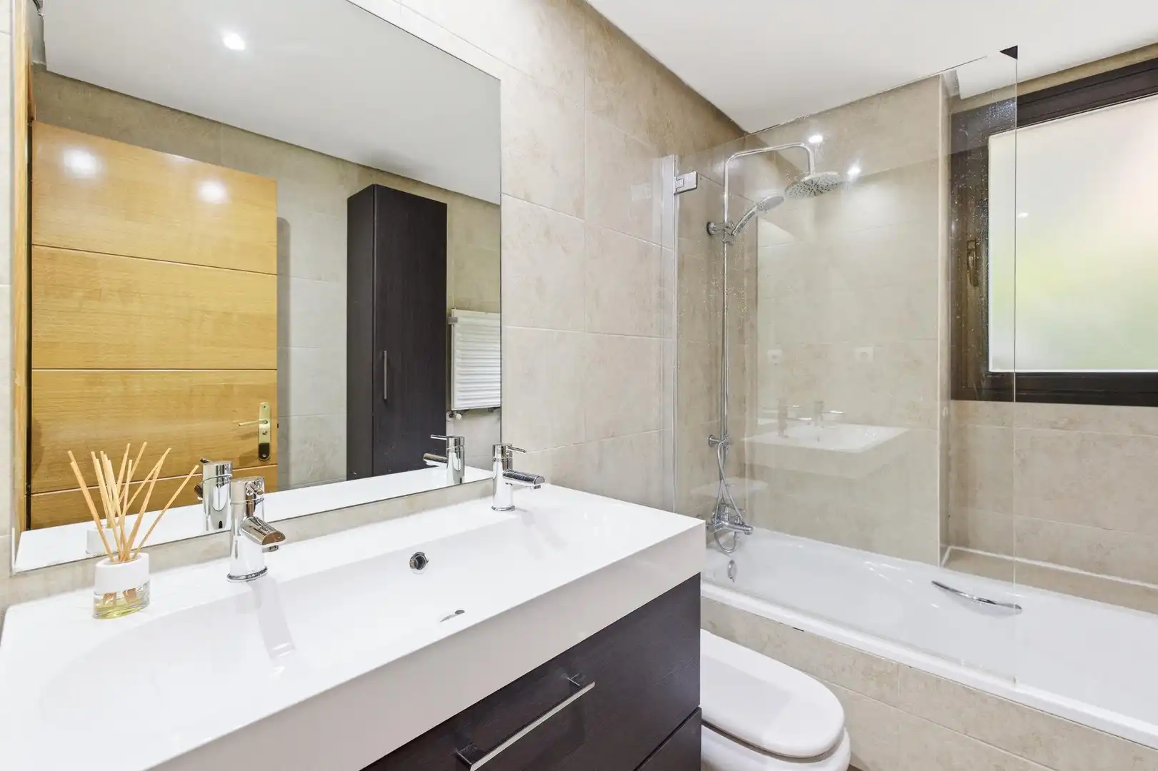 Baño de Planta baja en venta en Madrid con Calefacción, Jardín privado y Piscina comunitaria