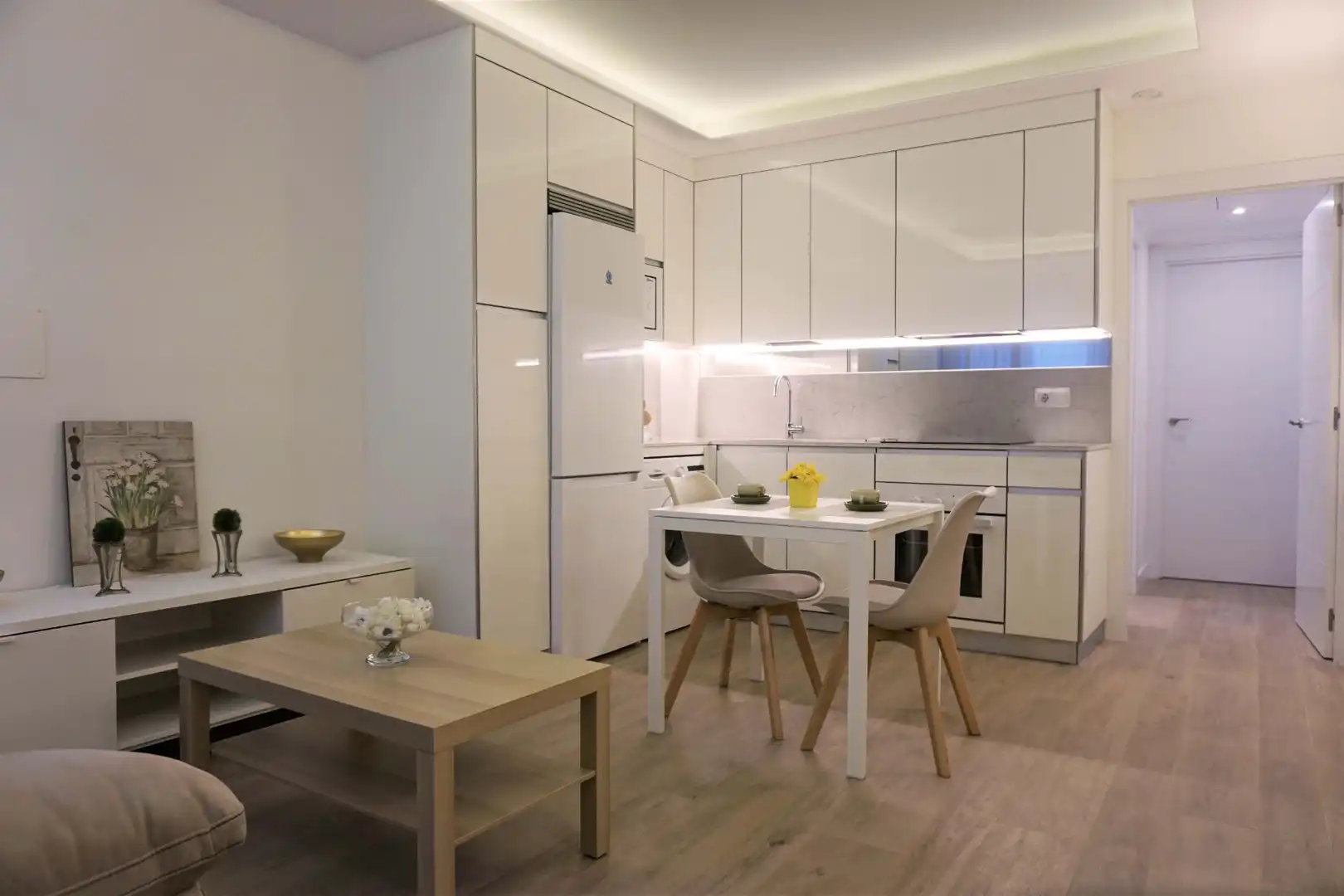Cuina de Apartament de lloguer en Madrid amb Calefacció i Moblat