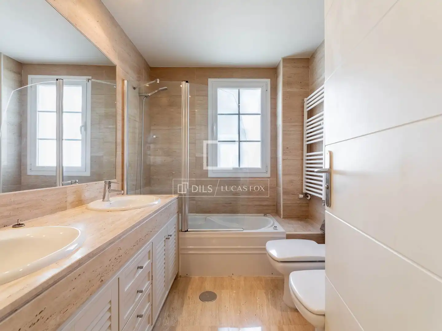 Bathroom of Attic for sale in Majadahonda  with Air Conditioner, Heating and Private garden