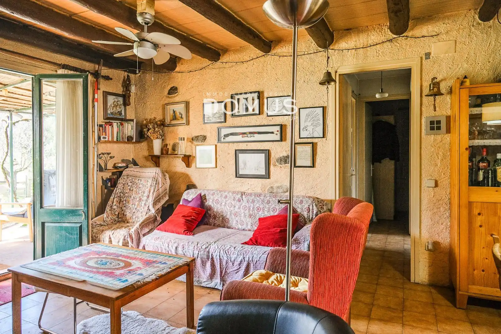 Sala de estar de Finca rústica en venta en Besalú con Jardín privado
