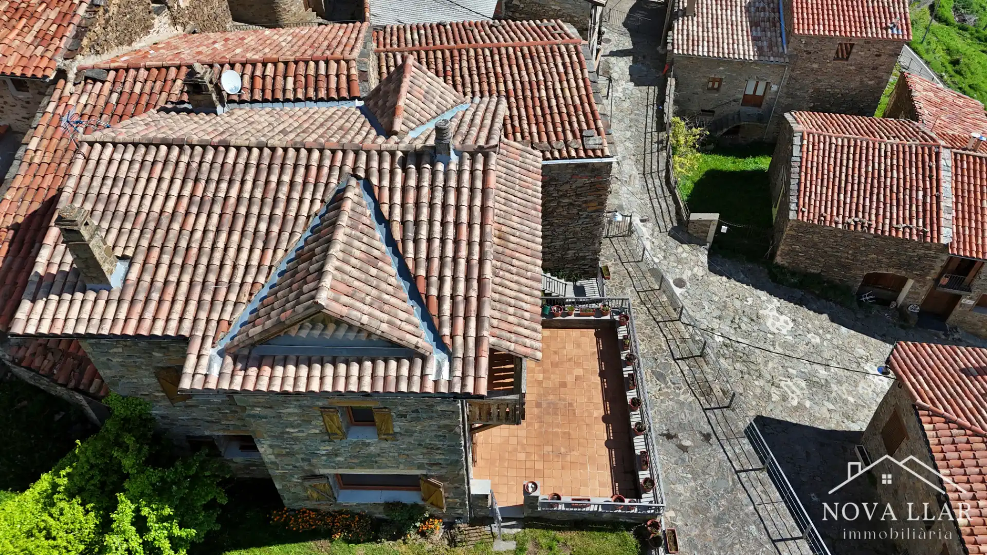 Außenansicht von Einfamilien-Reihenhaus zum Verkauf in Vilallonga de Ter mit Heizung, Privatgarten und Terrasse