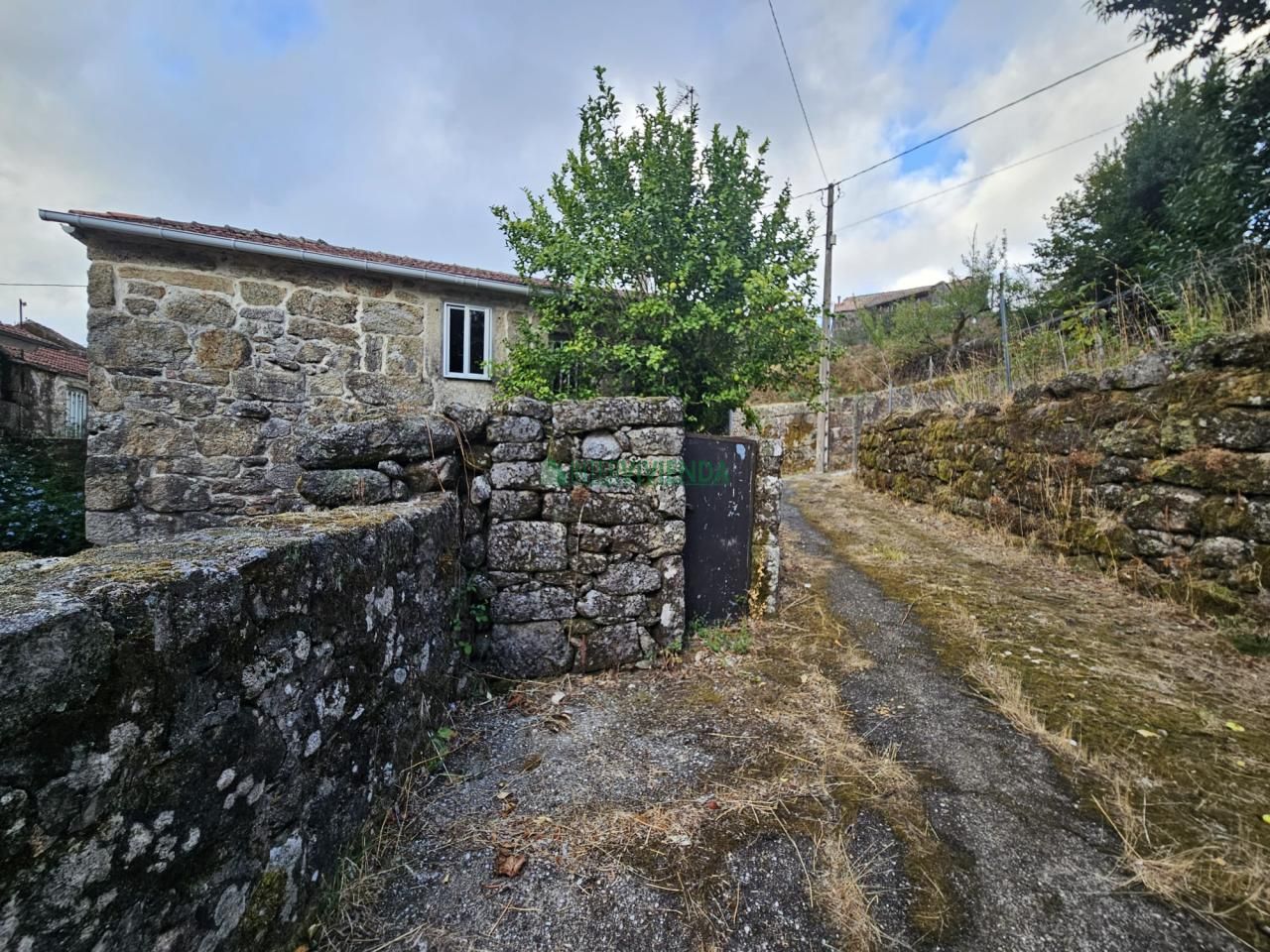 Vista exterior de Casa o xalet en venda en Covelo amb Jardí privat i Moblat