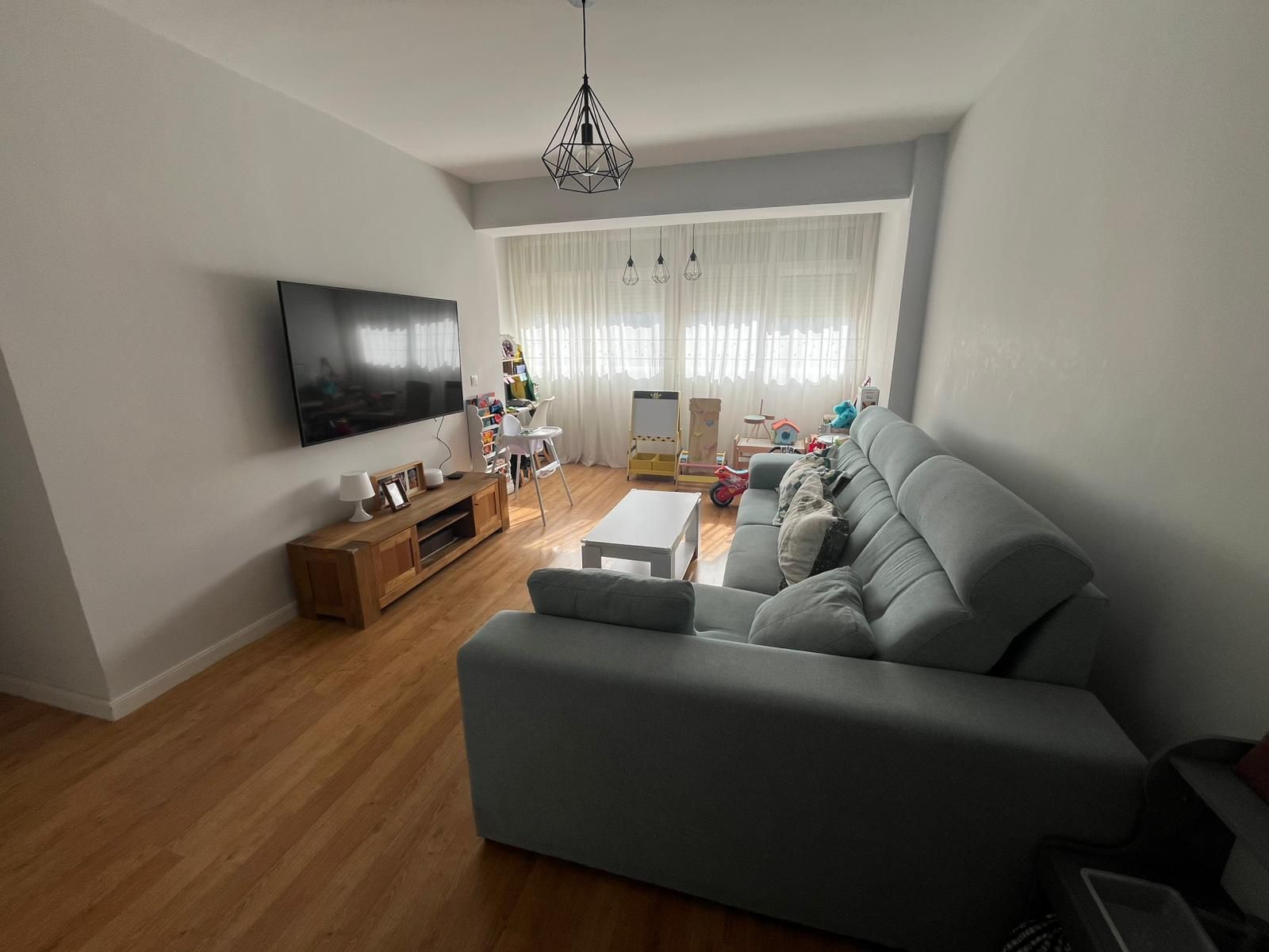 Living room of Flat for sale in Algeciras  with Air Conditioner, Private garden and Parquet flooring