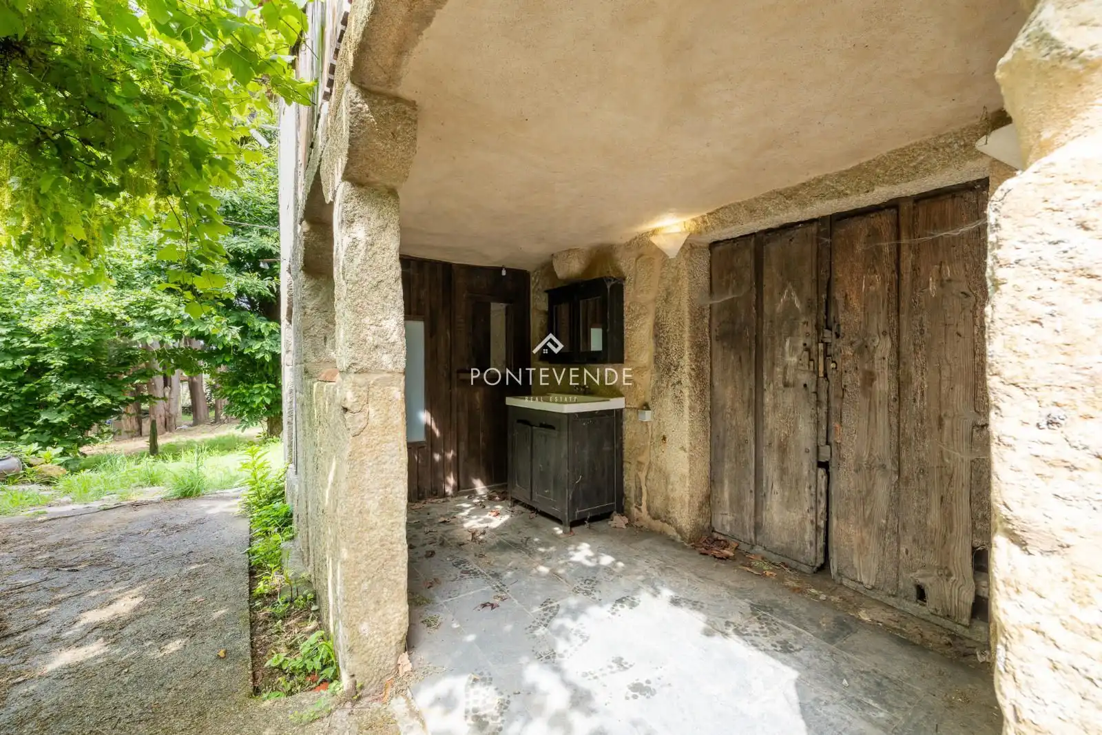 Außenansicht von Haus oder Chalet zum Verkauf in Tui mit Heizung und Terrasse