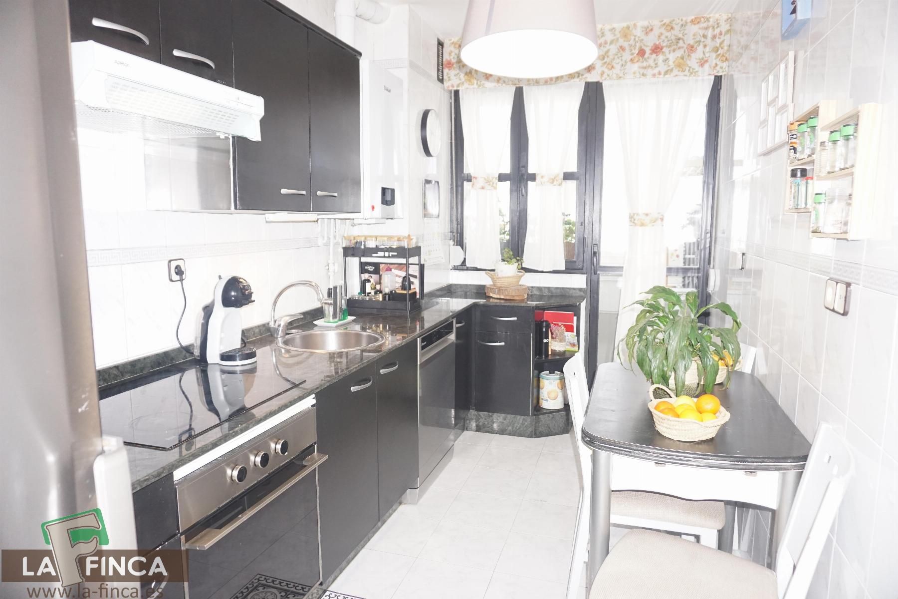 Küche von Maisonette zum Verkauf in Siero mit Abstellraum