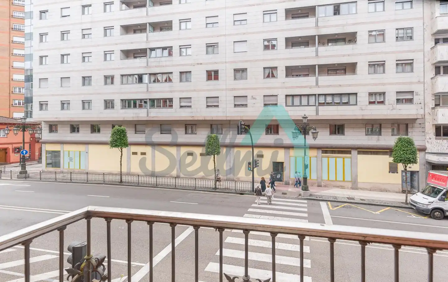 Vista exterior de Piso de alquiler en Oviedo  con Calefacción, Terraza y Amueblado