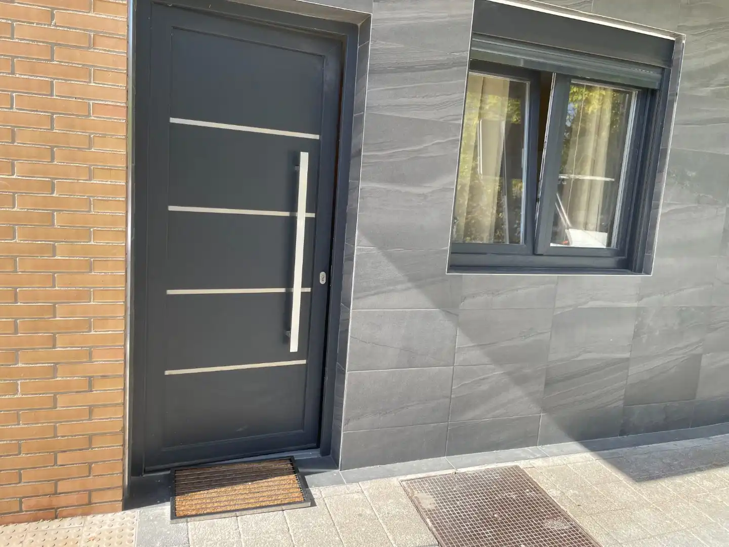 Vista exterior de Oficina en venda en Laguna de Duero amb Aire condicionat, Internet i Alarma