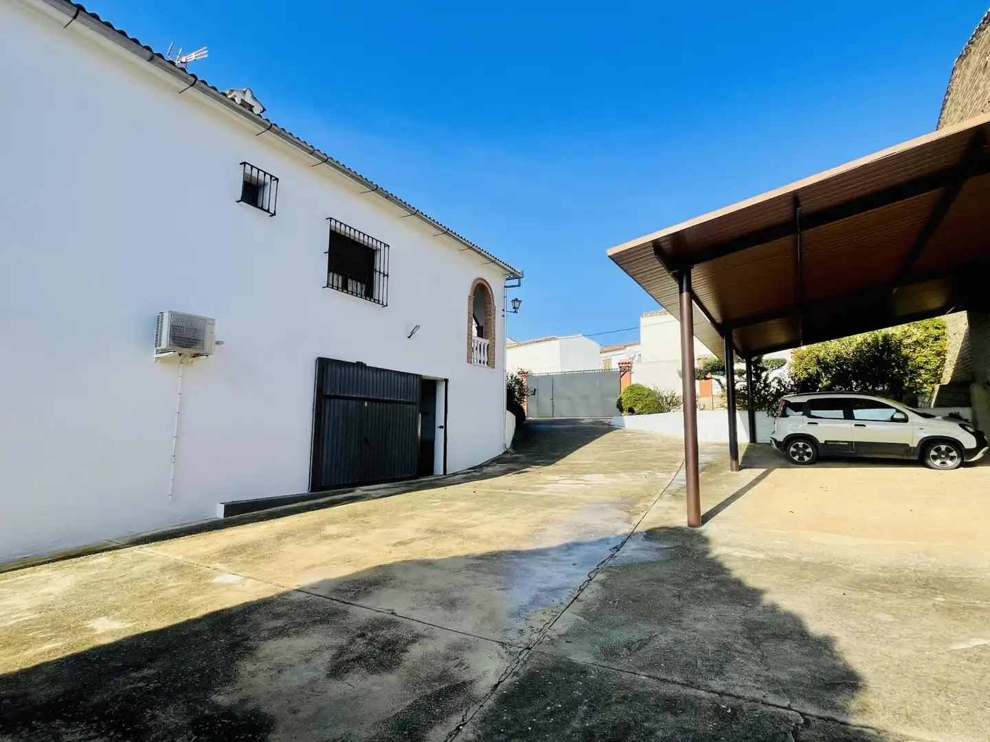 Vista exterior de Finca rústica en venta en Badolatosa con Jardín privado, Terraza y Piscina