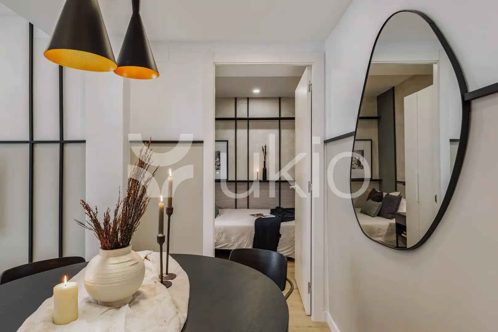 Dormitori de Apartament de lloguer en Barcelona amb Aire condicionat, Calefacció i Moblat