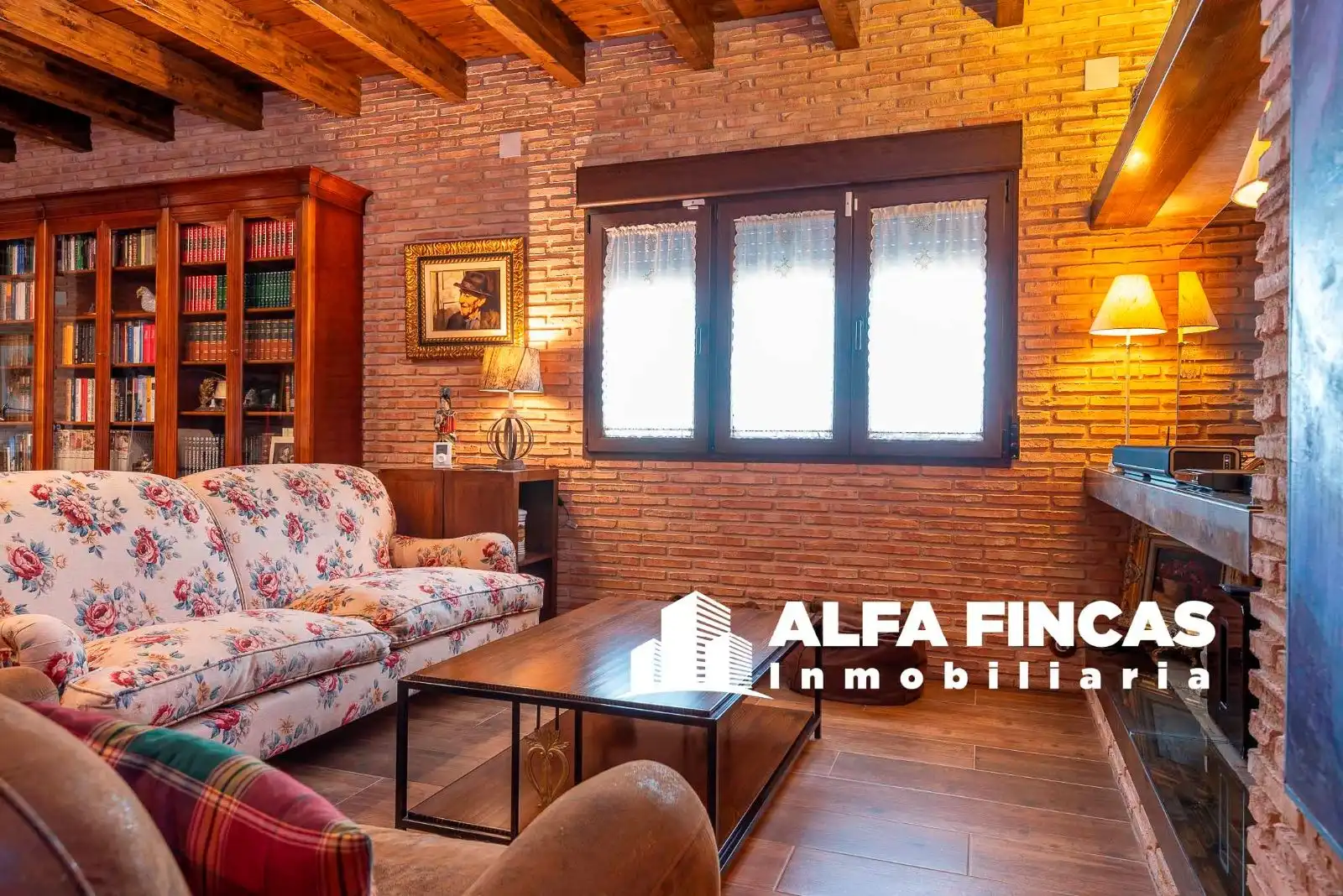 Sala de estar de Casa o chalet en venta en Vara de Rey con Calefacción, Terraza y Piscina