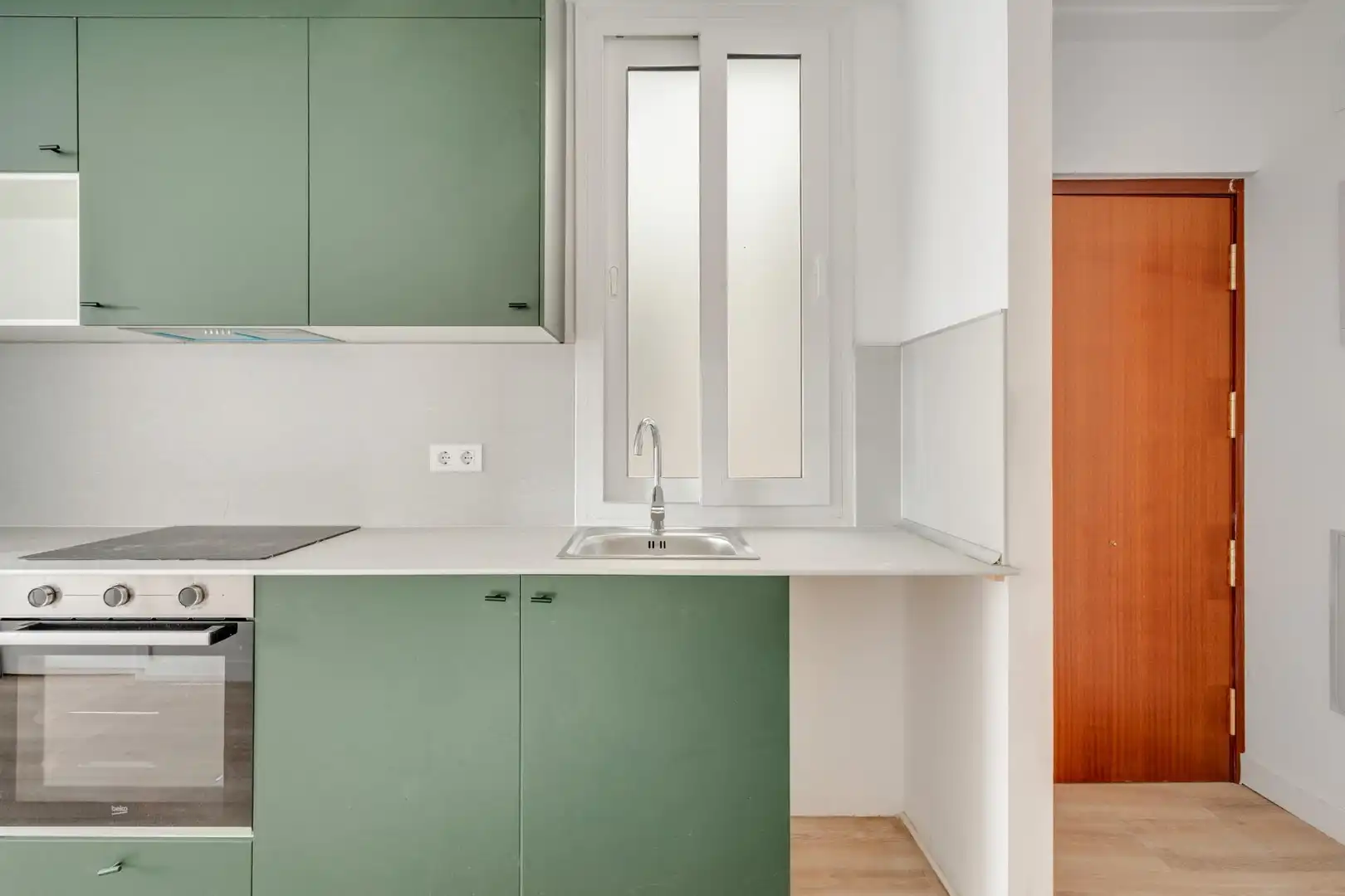 Flat with terrace for sale in Plaza Nogalera, imagen 3
