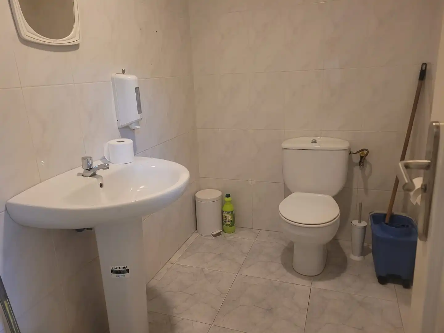 Bany de Local de lloguer en Santiago de Compostela  amb Calefacció