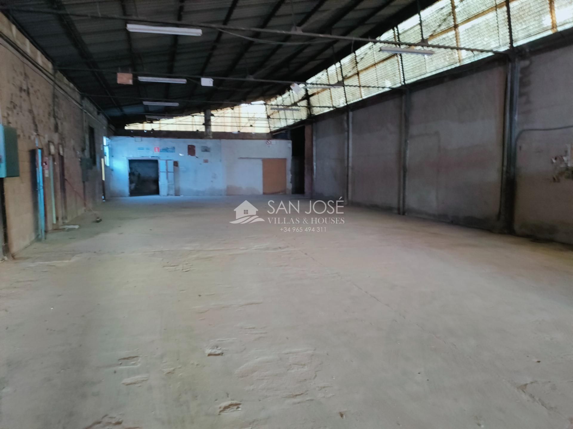 Nau industrial de lloguer en Aspe