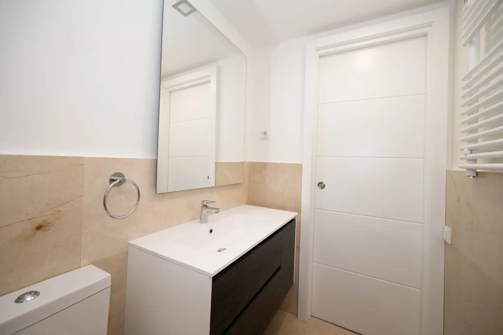 Bany de Apartament de lloguer en Madrid amb Aire condicionat, Calefacció i Traster