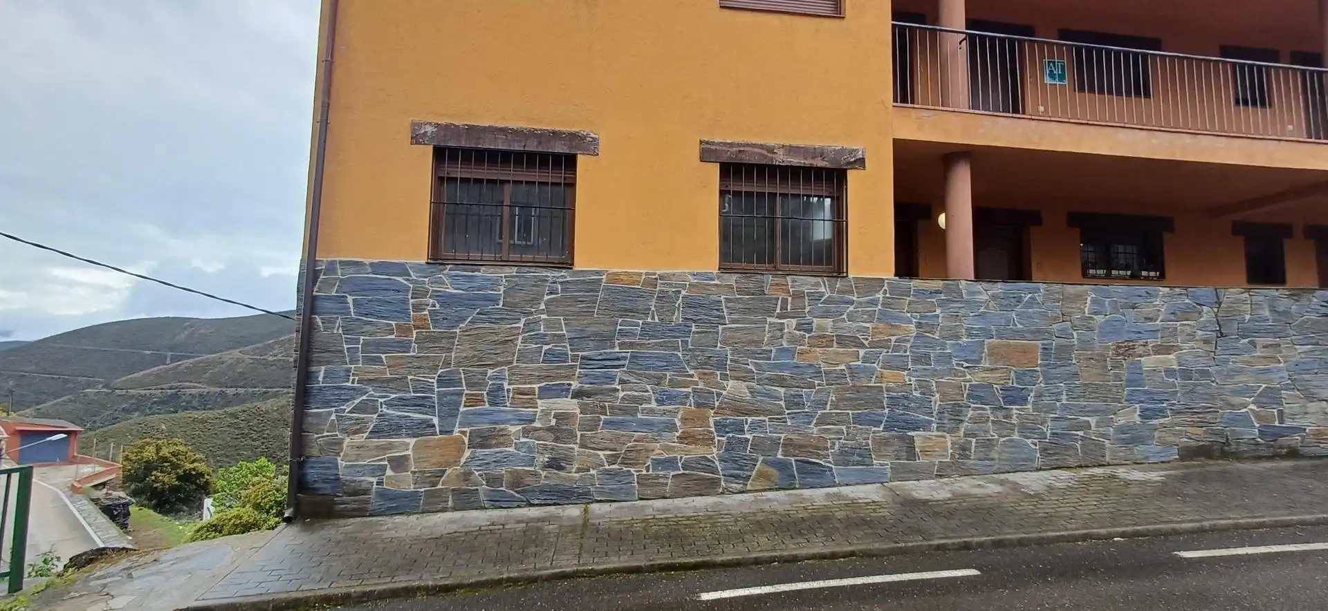 Außenansicht von Erdgeschoss zum Verkauf in Ladrillar mit Terrasse und Balkon