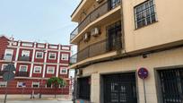 Exterior view of Flat for sale in Dos Hermanas  with Air Conditioner, Storage room and Oven