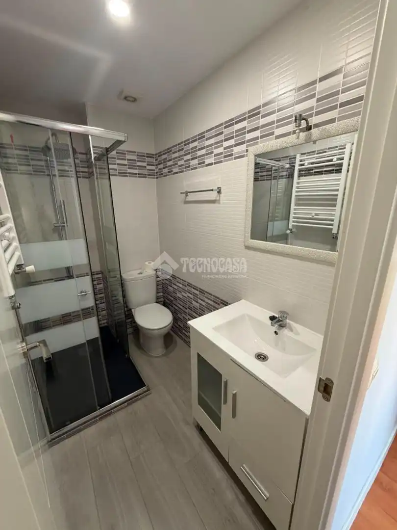 Bathroom of Flat for rent in Getafe  with Air Conditioner, Heating and Furnished