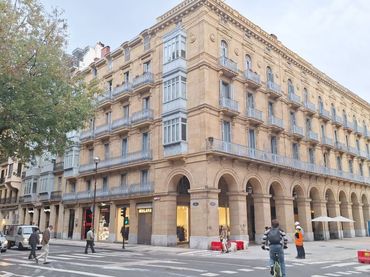 Piso con jardín en venta en Urbieta Kalea