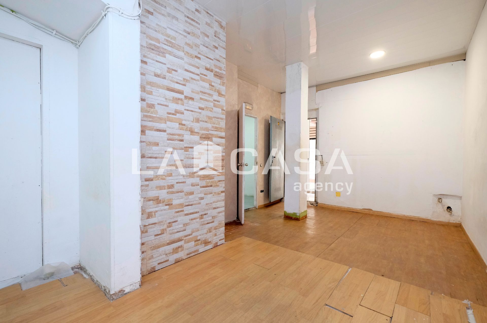 Premises for sale in  Barcelona Capital