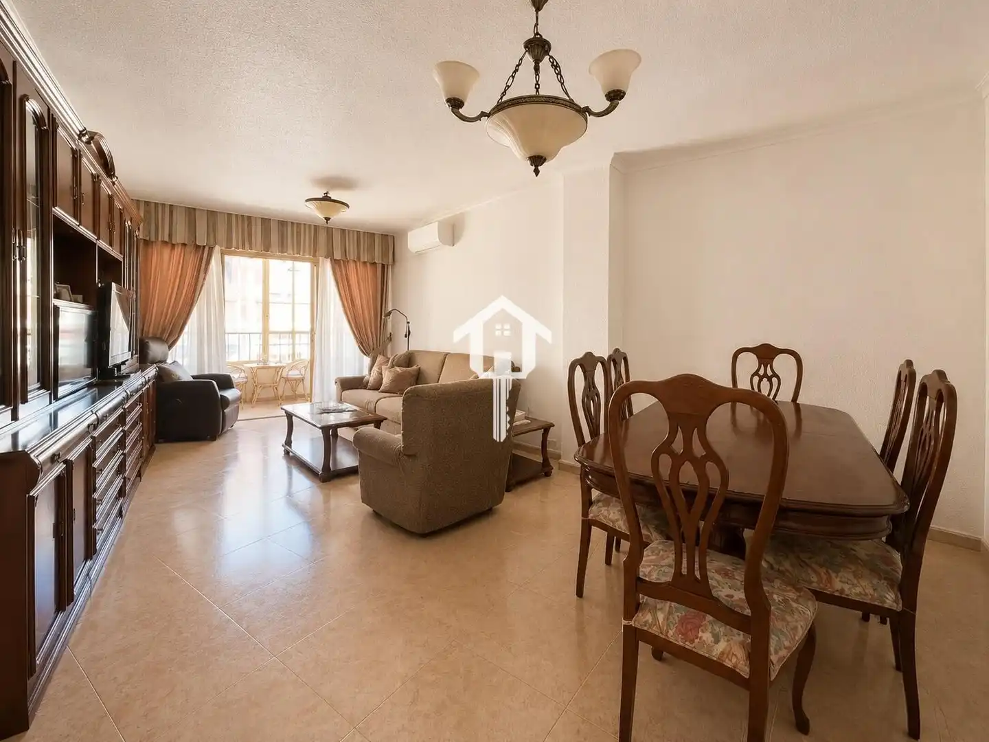 Vista exterior de Piso en venta en Alicante / Alacant con Aire acondicionado, Amueblado y Balcón